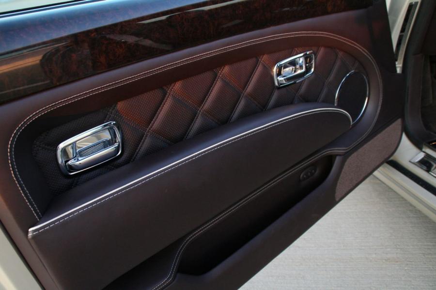 Детали интерьера Bentley Brooklands 2009 года  (NA) (фото 15 из 55)